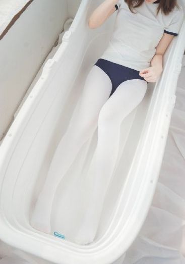 欧美情侣坐海边头像_普通话在线观看